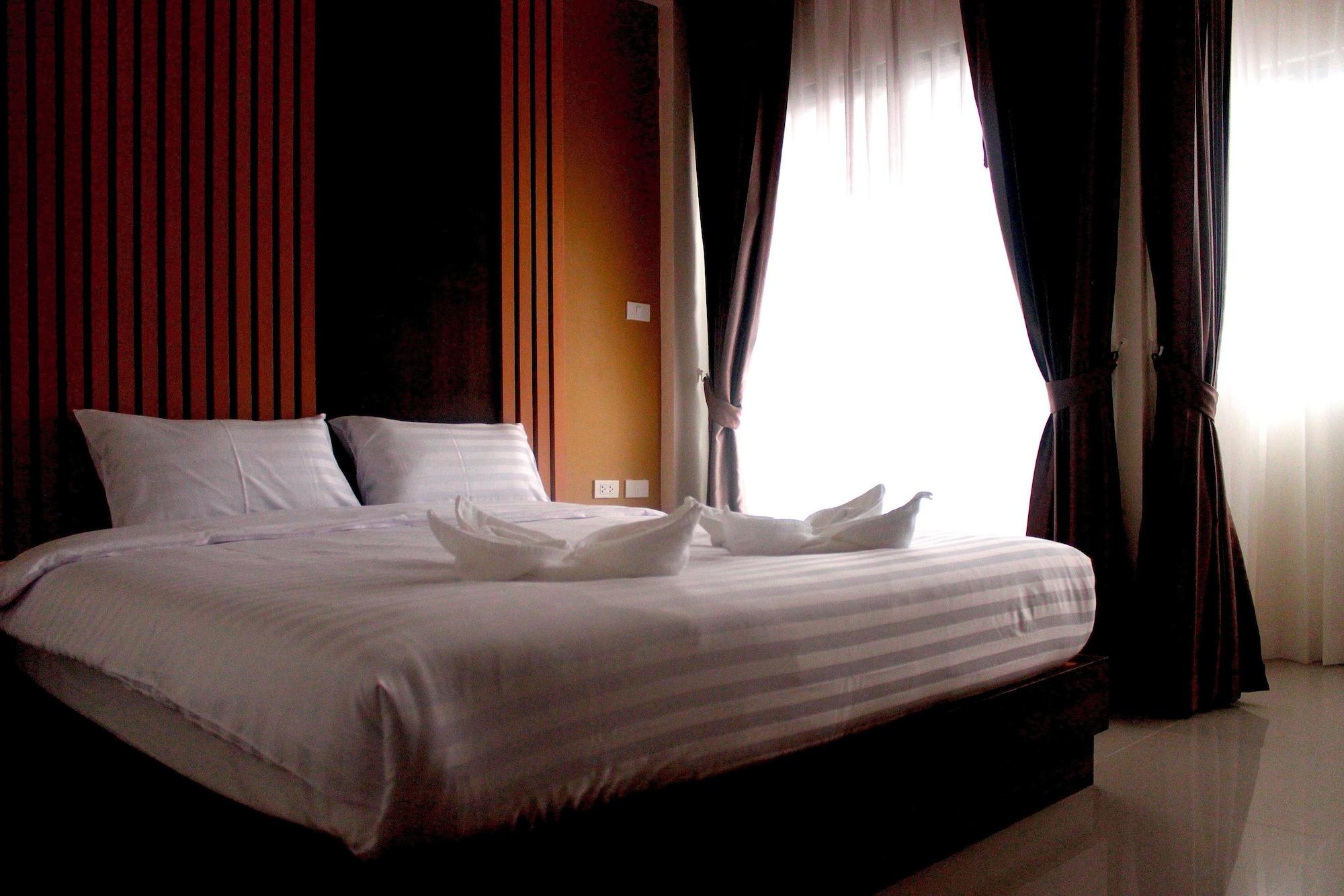 Tropical Sunset Hotel Patong Exterior photo