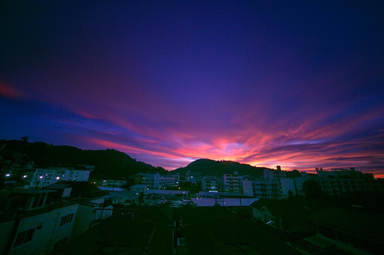 Tropical Sunset Hotel Patong Exterior photo